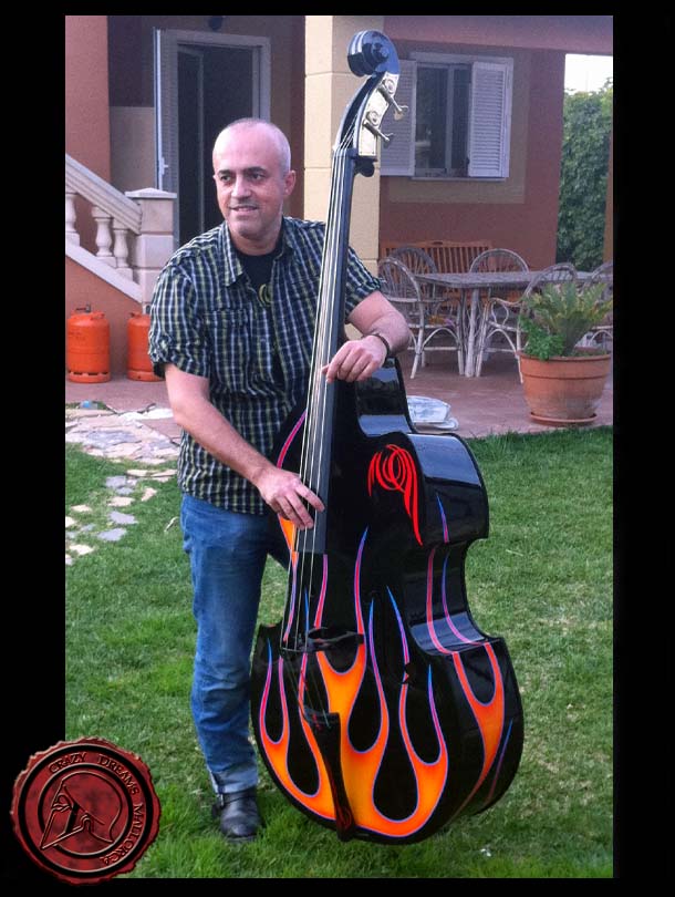 Crazy Dreams Mallorca, Contrabajo